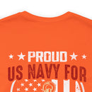 Maternal Navy Pride: 'Proud US Navy Mom' Military Design T-Shirt