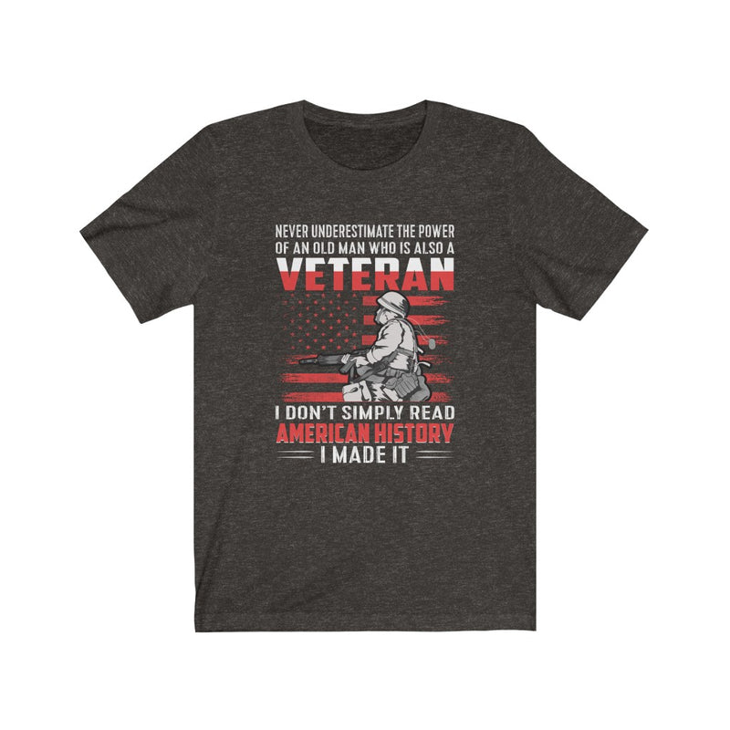 US Military Never Underestimate The Power Of An Old Man Veteran Unisex Short Sleeve Shirt.